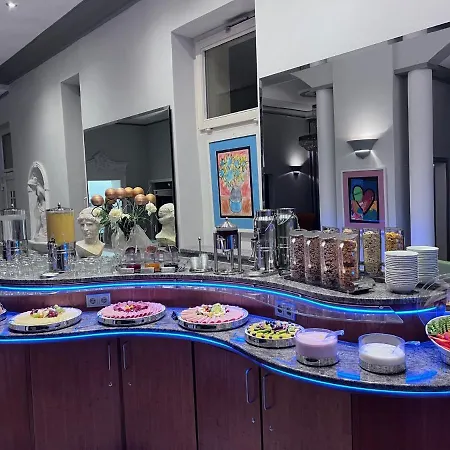 Kral - Business & Serviced Hotel 4*