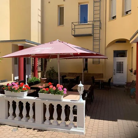 Hotel Kral - Business & Serviced 4*