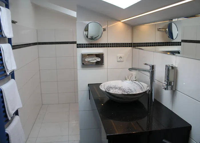 Kral - Business & Serviced 4*
